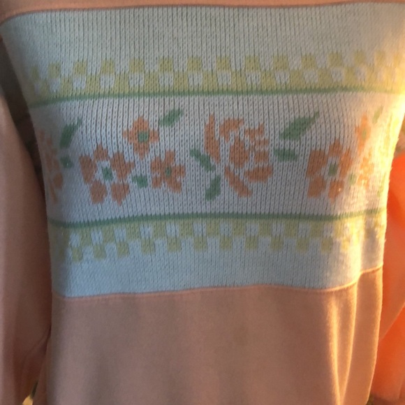 Beautiful soft, comfortable shirt, nice detail - Picture 3 of 5